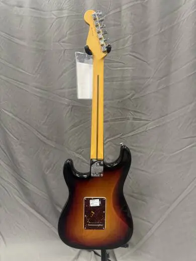 Fender American Pro II Stratocaster | 3-Tone Sunburst 2